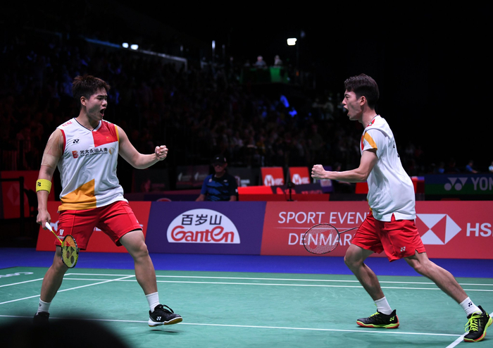 飞射的皮球 飞射的皮球